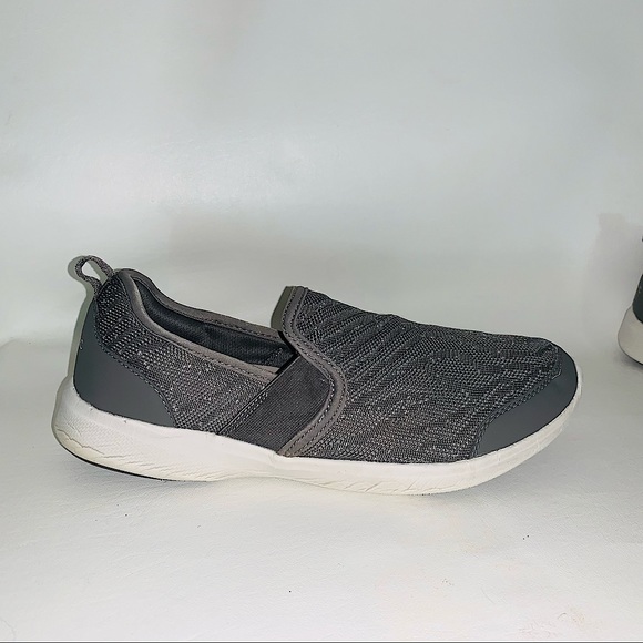 Womans Vionic Slip on Gray shoes Size 9.5 - Picture 1 of 12